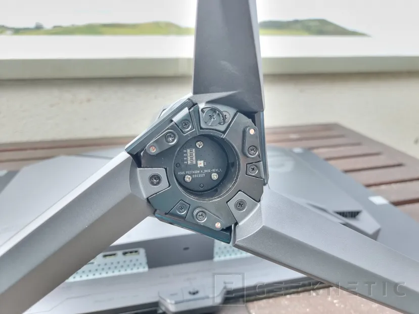 Geeknetic ASUS ROG Swift OLED PG32UCDM Review 11