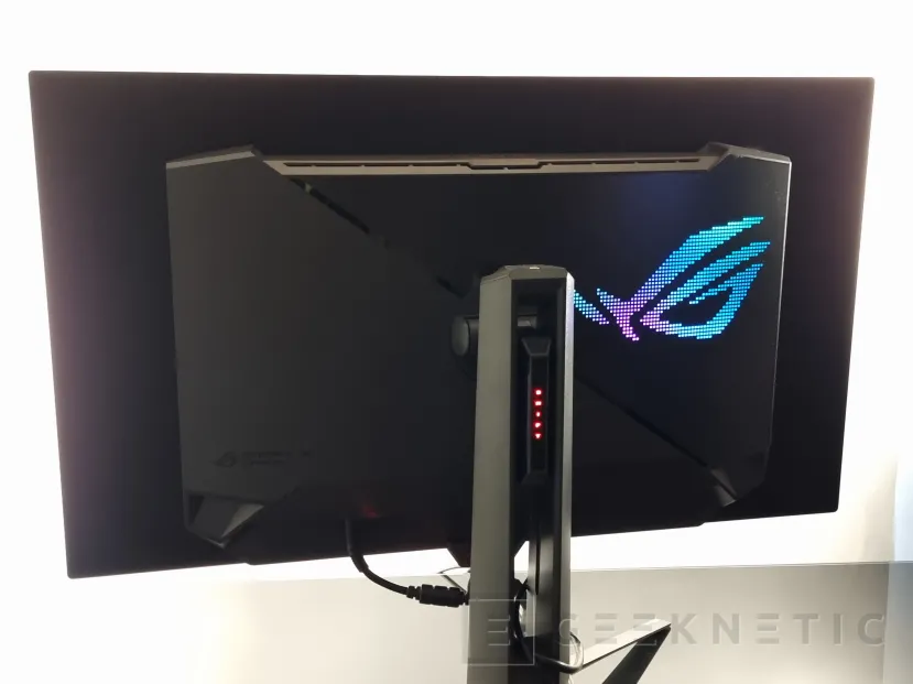 Geeknetic ASUS ROG Swift OLED PG32UCDM Review 44