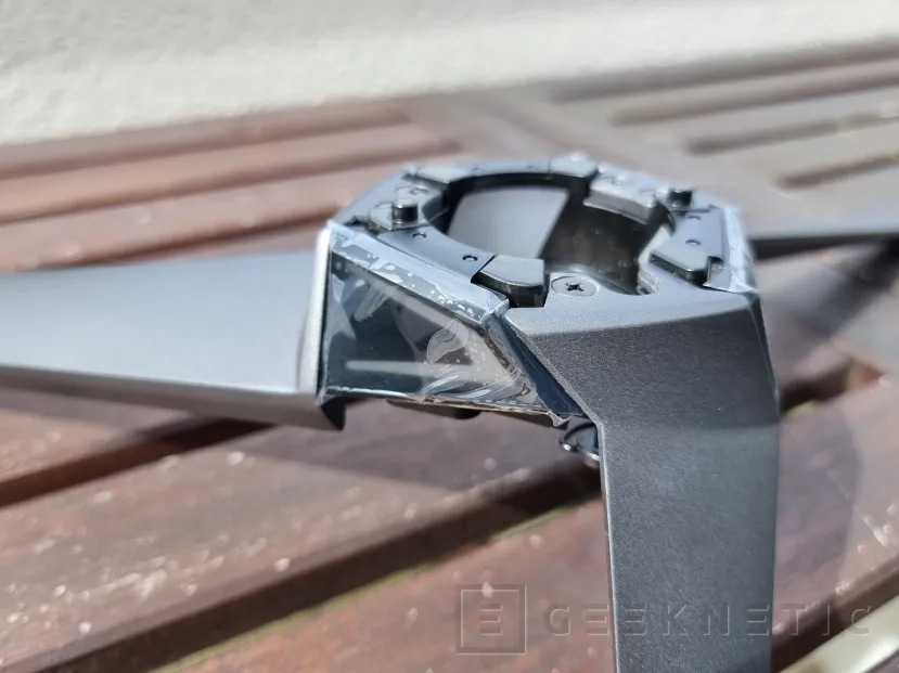 Geeknetic ASUS ROG Swift OLED PG32UCDM Review 4