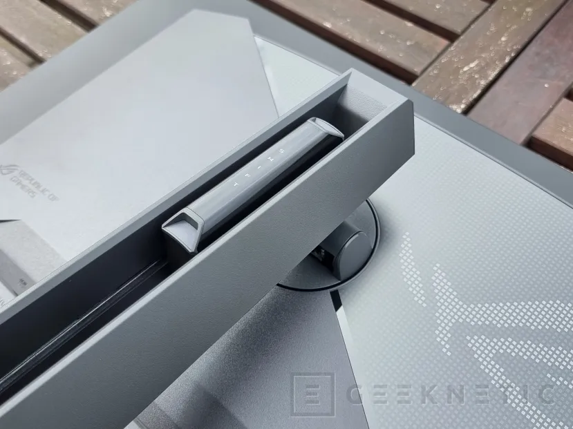 Geeknetic ASUS ROG Swift OLED PG32UCDM Review 10